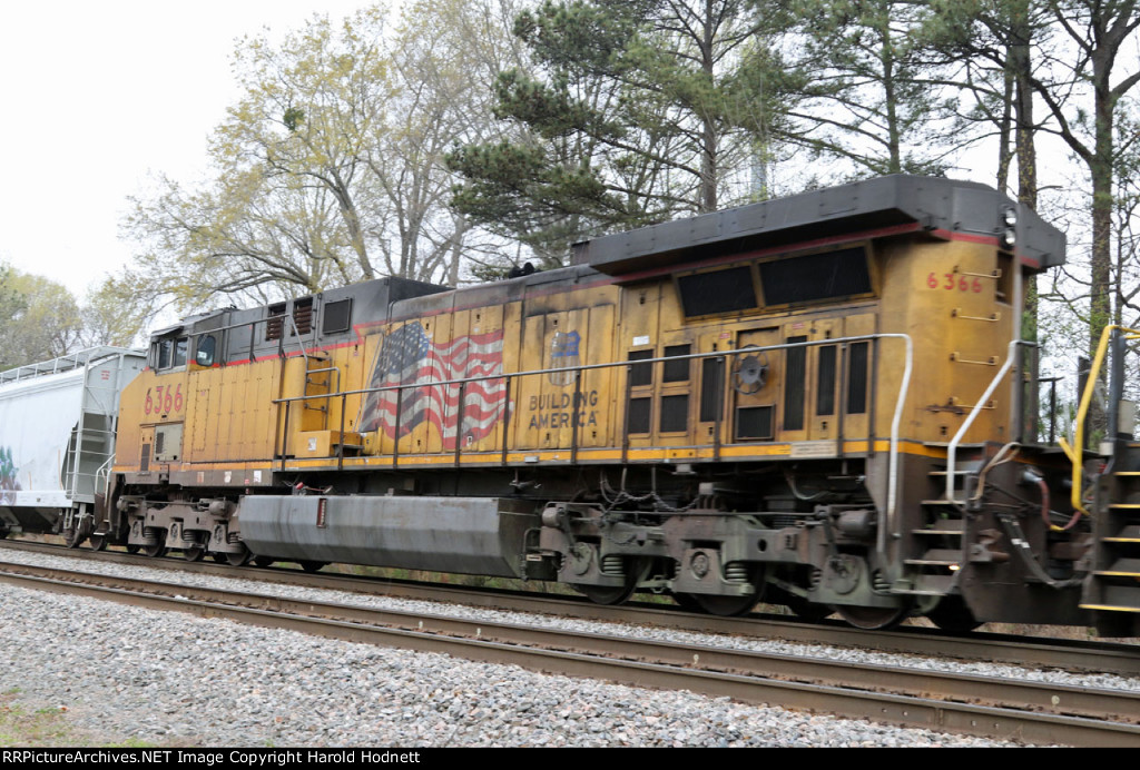 UP 6366 on NS train 350